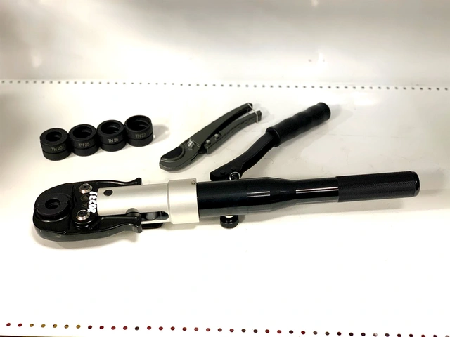 Инструмент для металлопластиковых труб April HP-1332