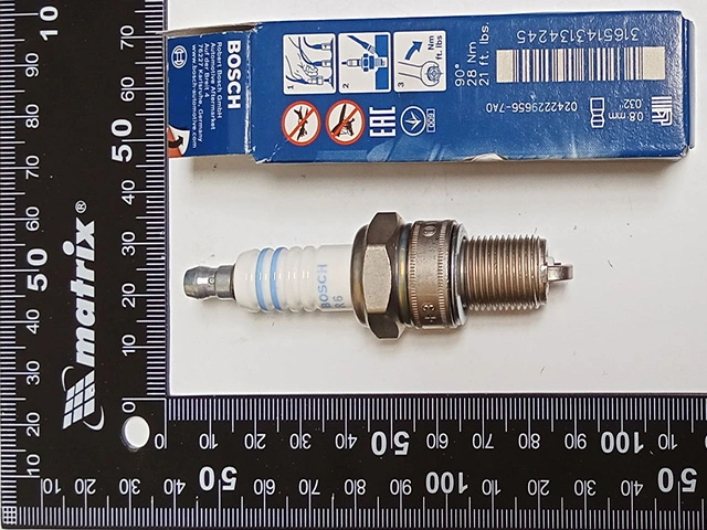 Свеча зажигания Bosch WR8DC 